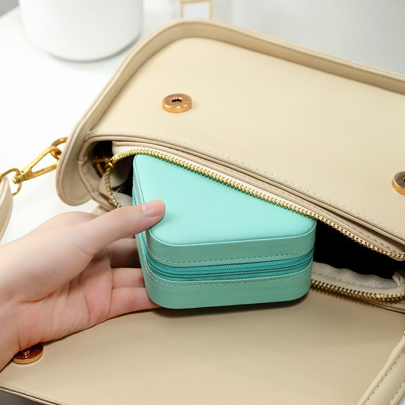 Portable Jewellery Organizer Box Leather Travel Jewelry Storage Case for Rings Earrings & Accessories
